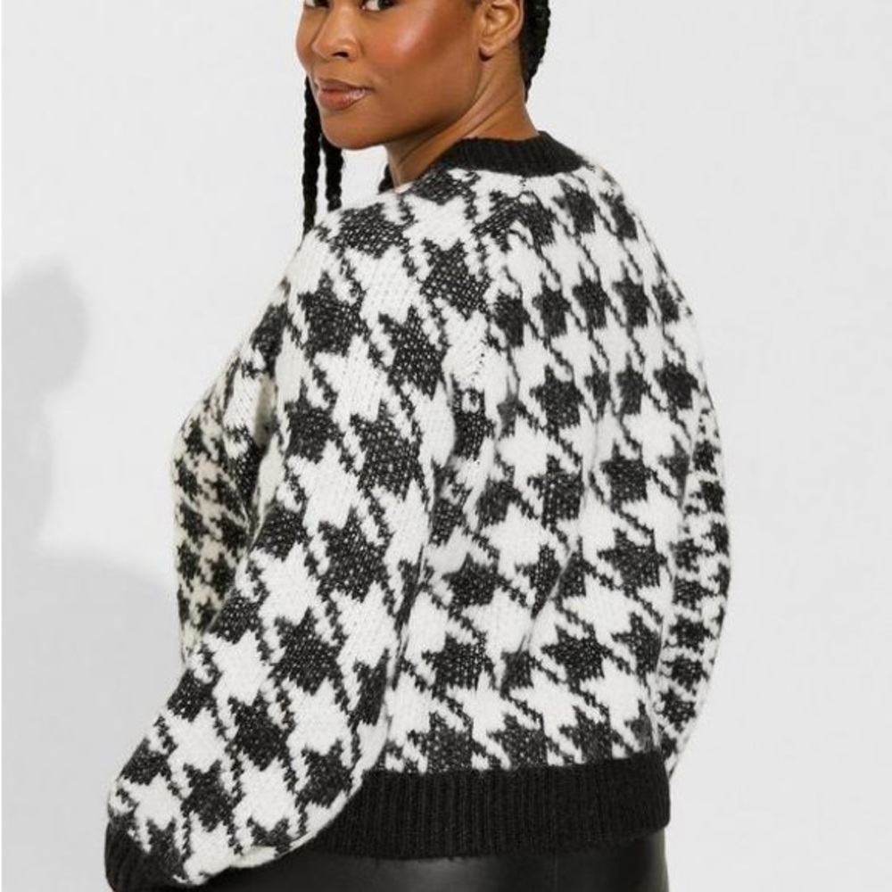 Torrid size 4 (26) Black and White Houndstooth Button Down Cardigan - Picture 7 of 8
